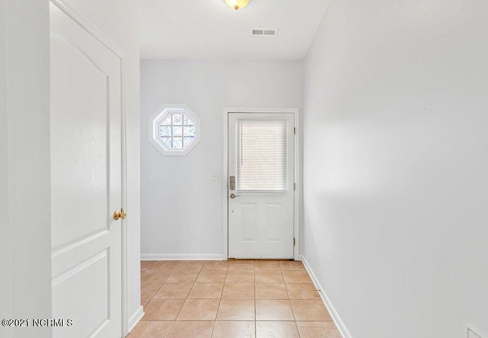 209 Triton Ln - Photo 4 of 32