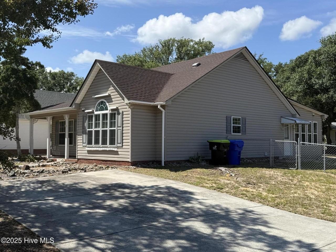 1308 E Oak Island Dr - Photo 6 of 32