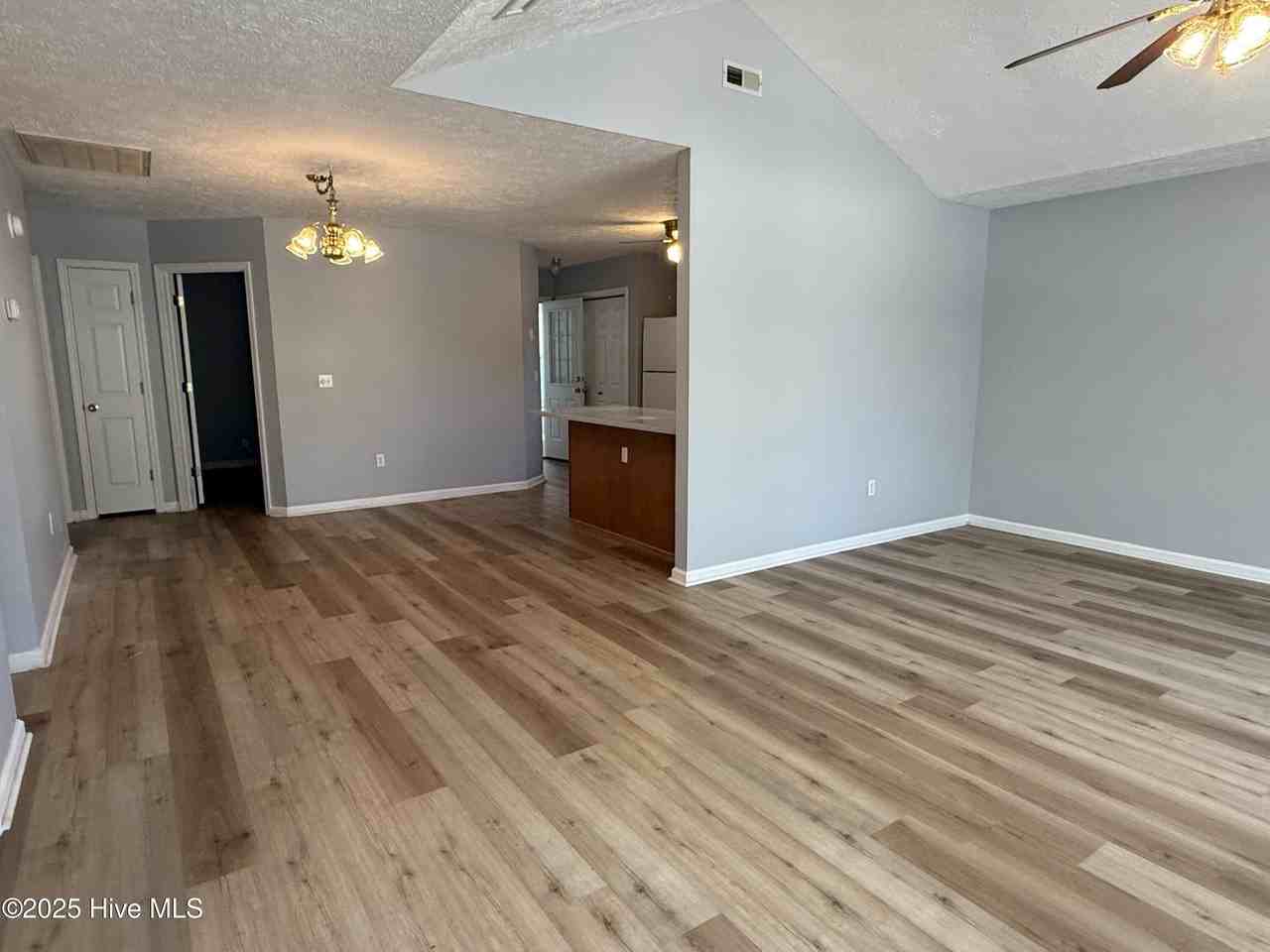 1308 E Oak Island Dr - Photo 7 of 32