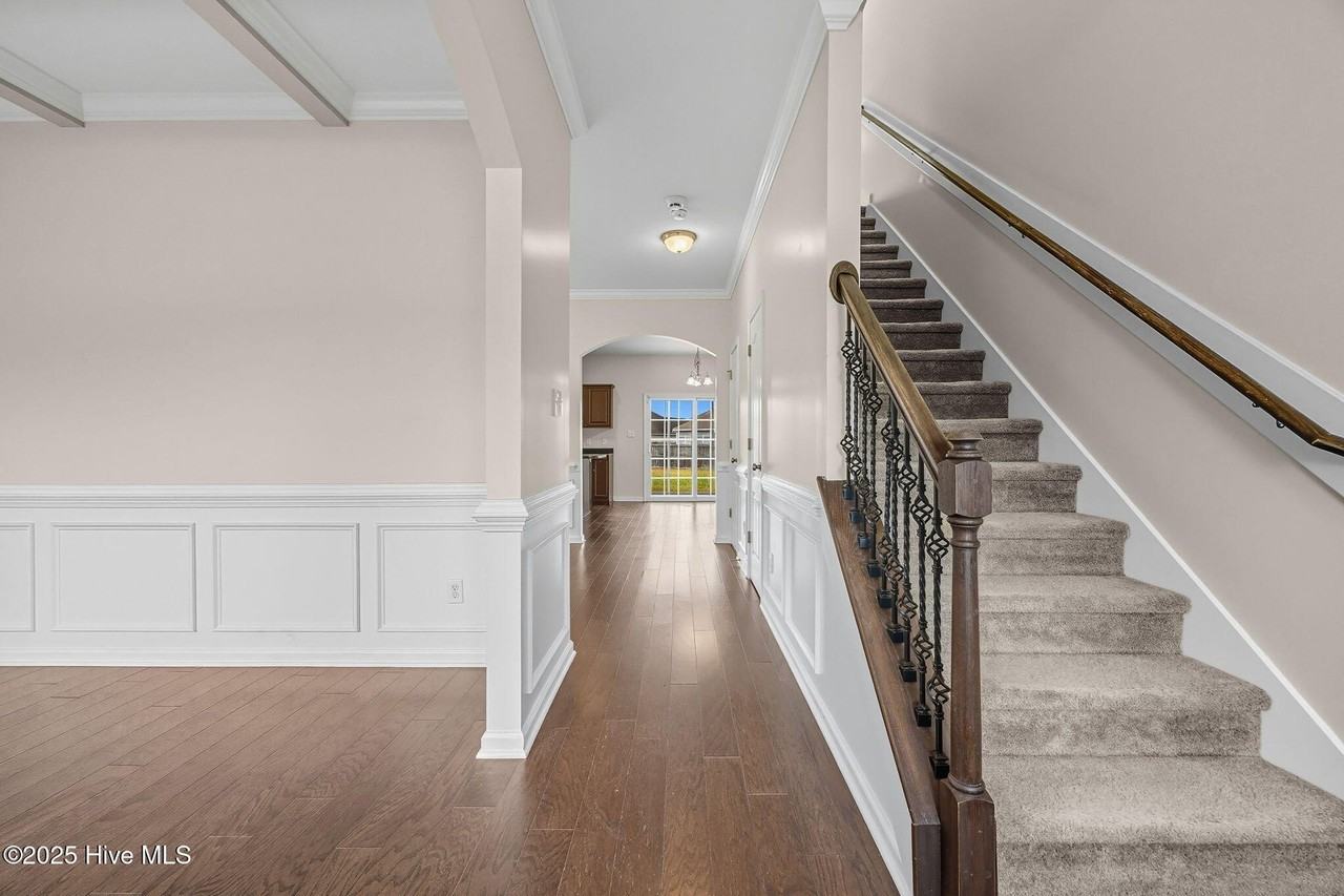 710 Appling Ct - Photo 2 of 33