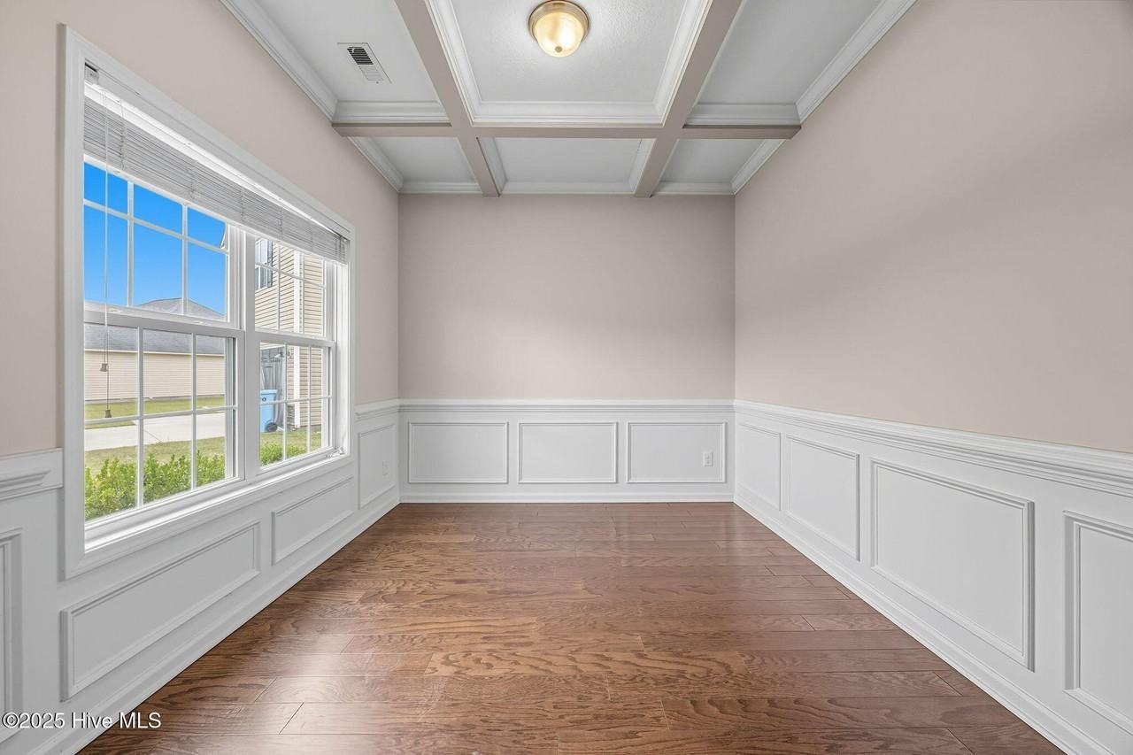 710 Appling Ct - Photo 3 of 33