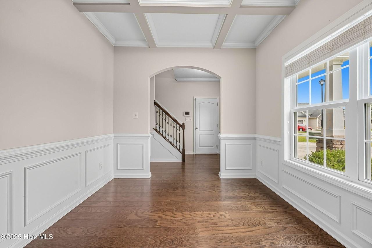 710 Appling Ct - Photo 4 of 33