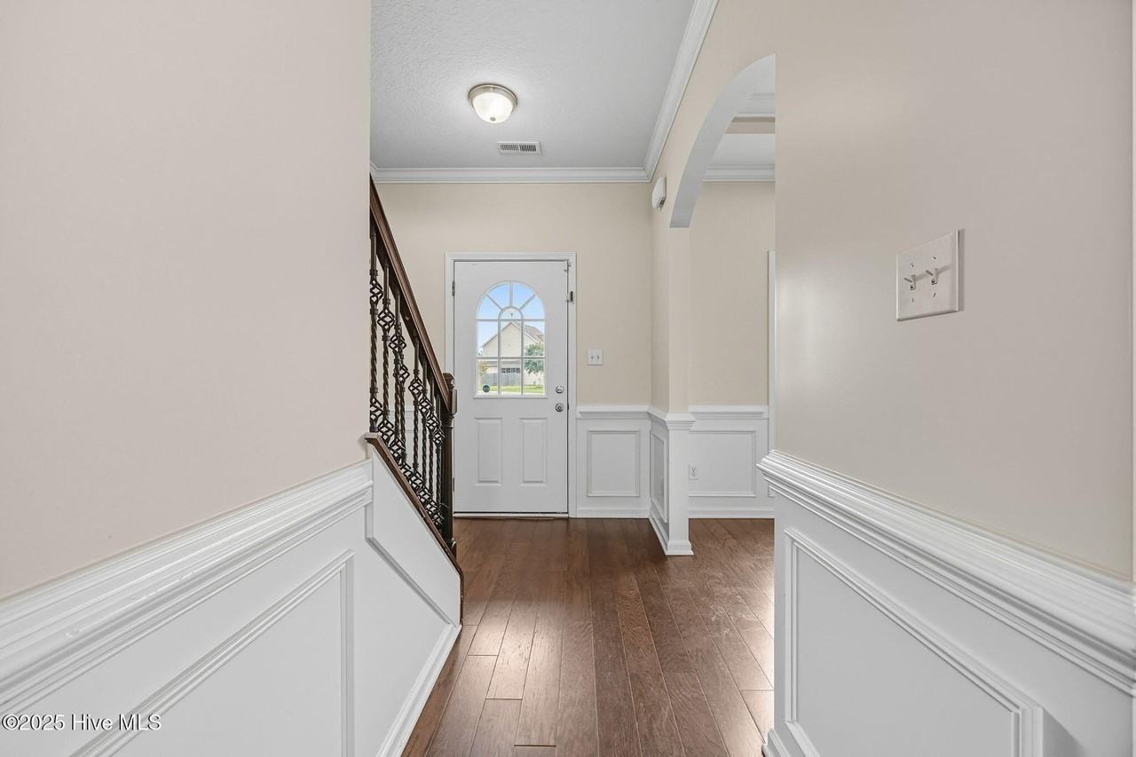 710 Appling Ct - Photo 7 of 33