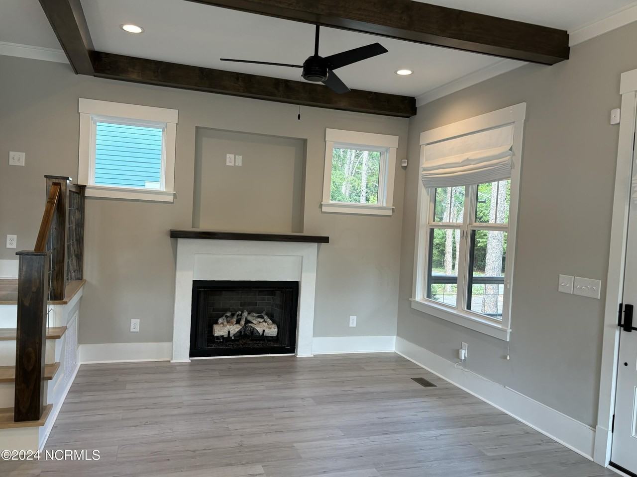 295 E Ohio Ave - Photo 2 of 20