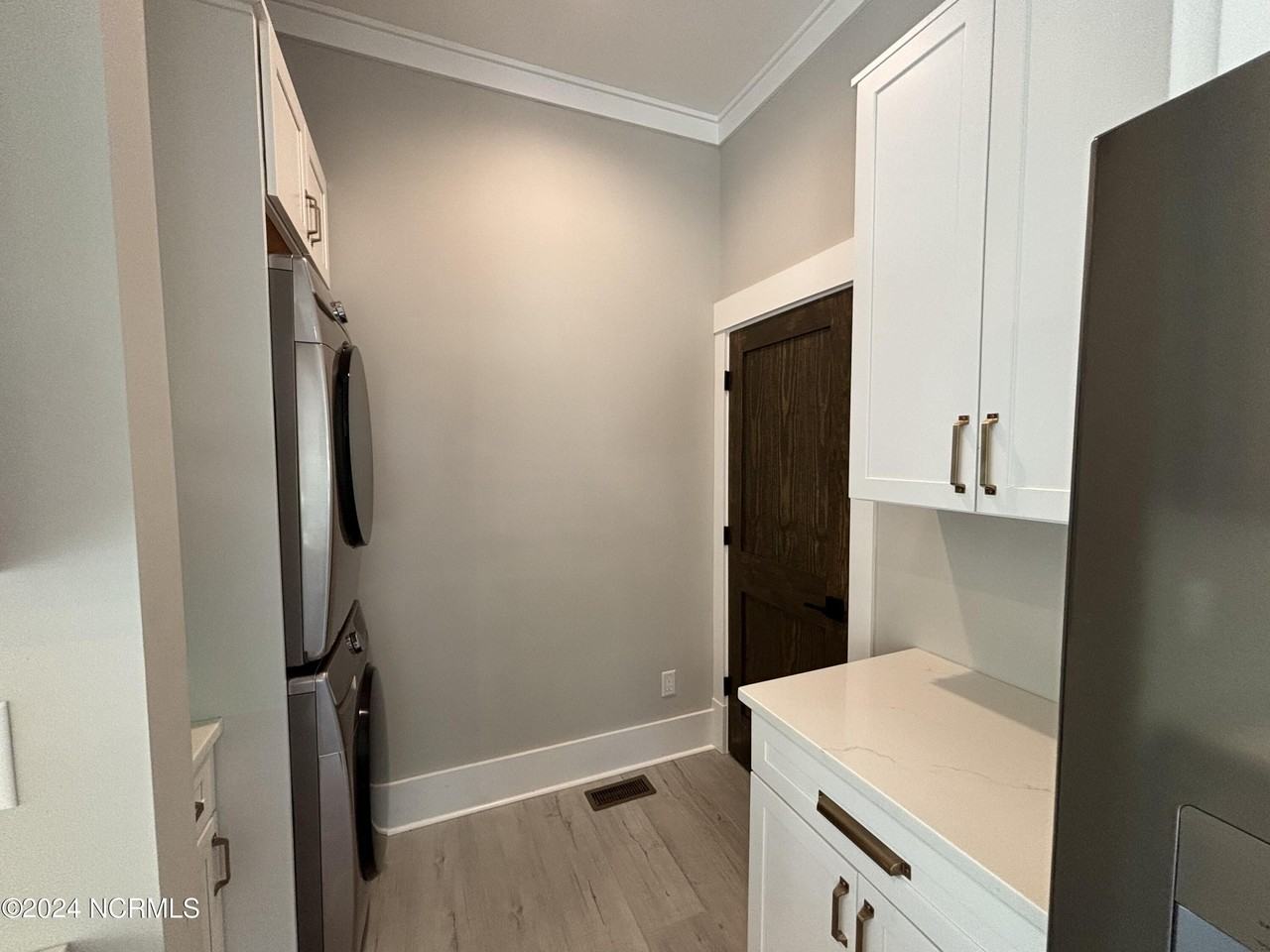 295 E Ohio Ave - Photo 4 of 20