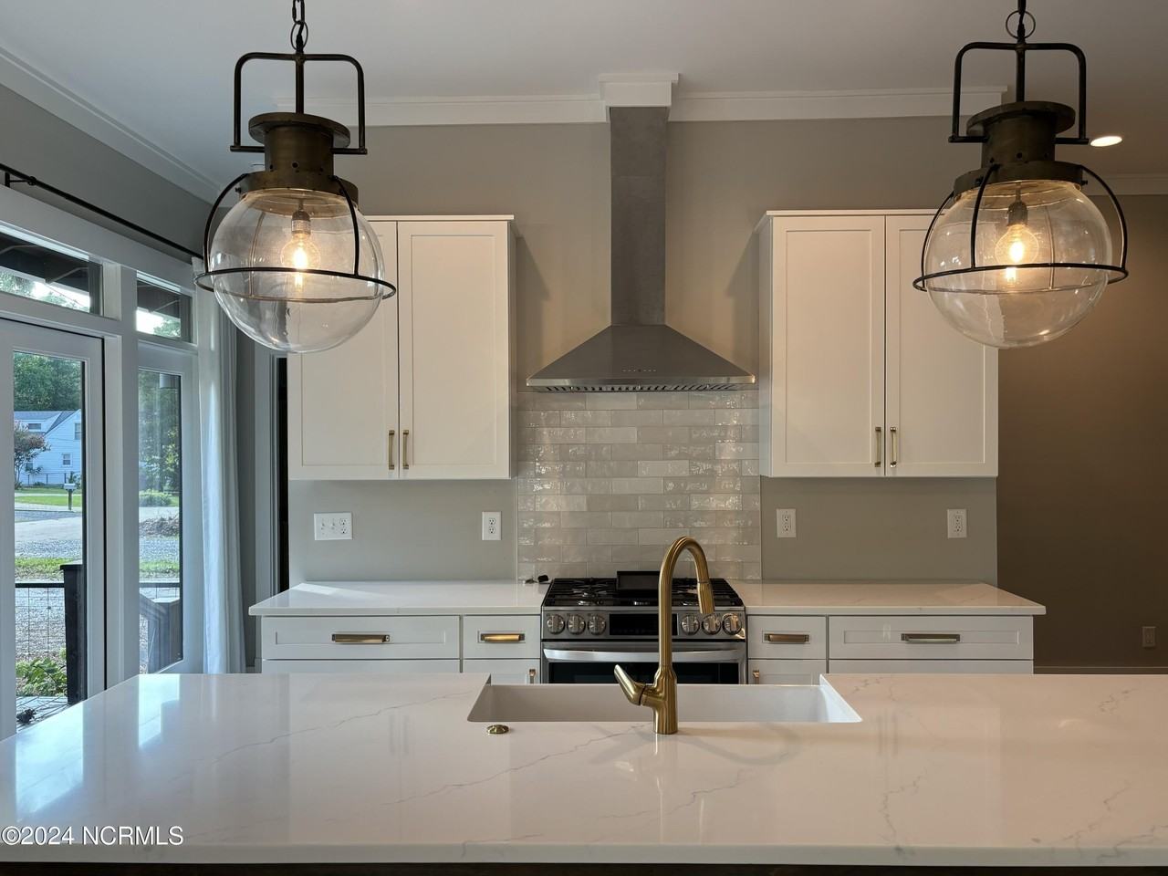 295 E Ohio Ave - Photo 5 of 20