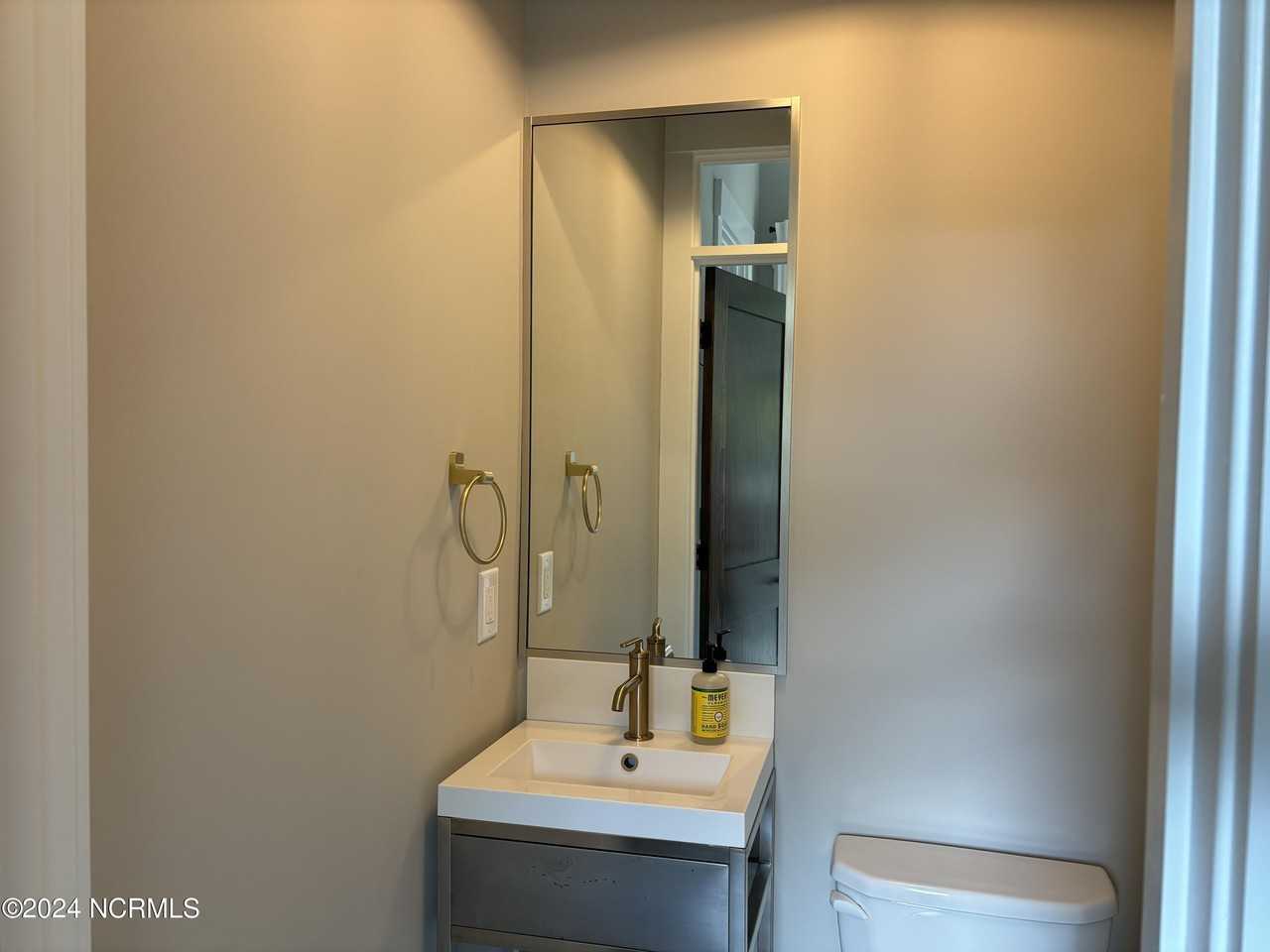 295 E Ohio Ave - Photo 7 of 20