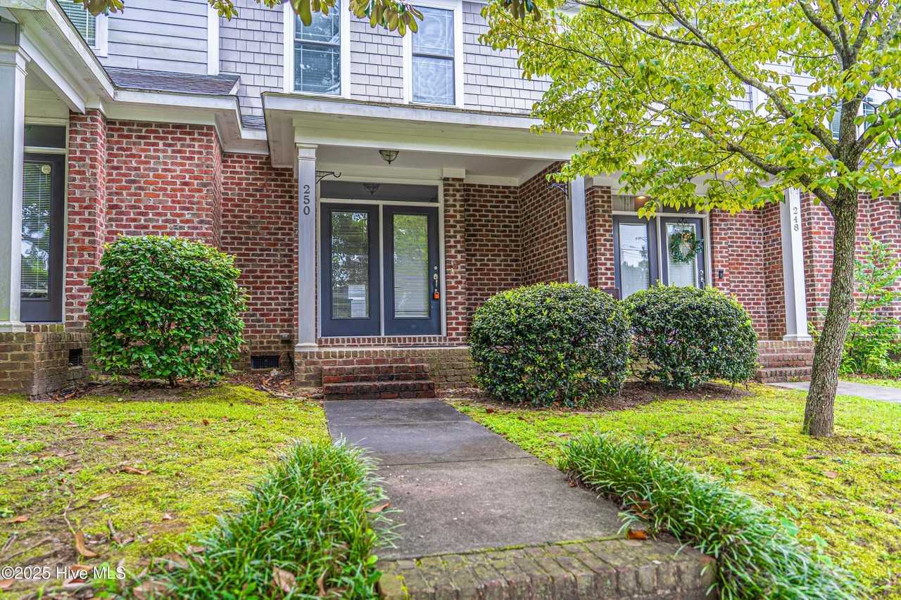 250 East Delaware Avenue - Photo 3 of 33