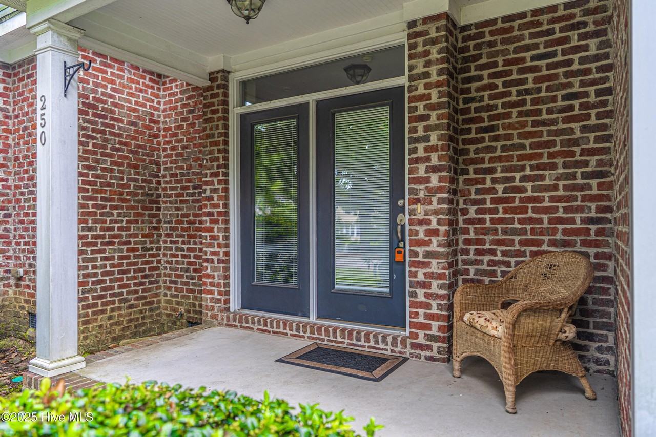 250 East Delaware Avenue - Photo 6 of 33