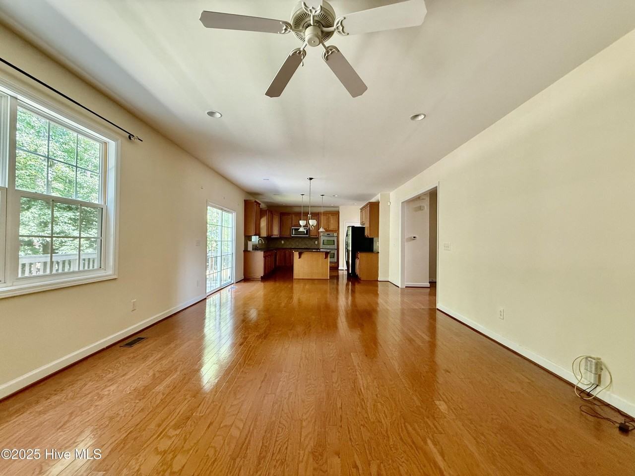 410 Harkness Circle - Photo 3 of 26