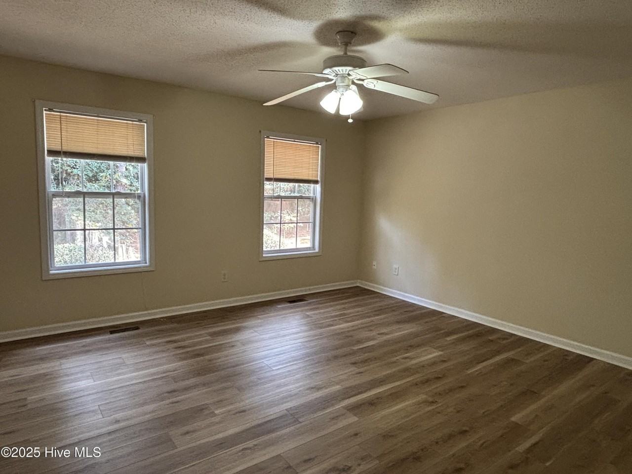 235 N Grape St - Photo 6 of 12