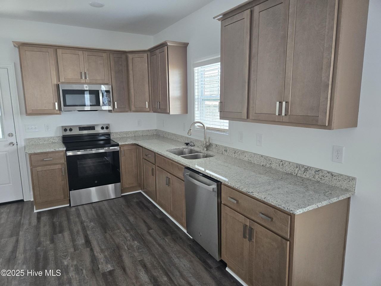 813 Sarah Rebecca Dr Unit B #B - Photo 3 of 5