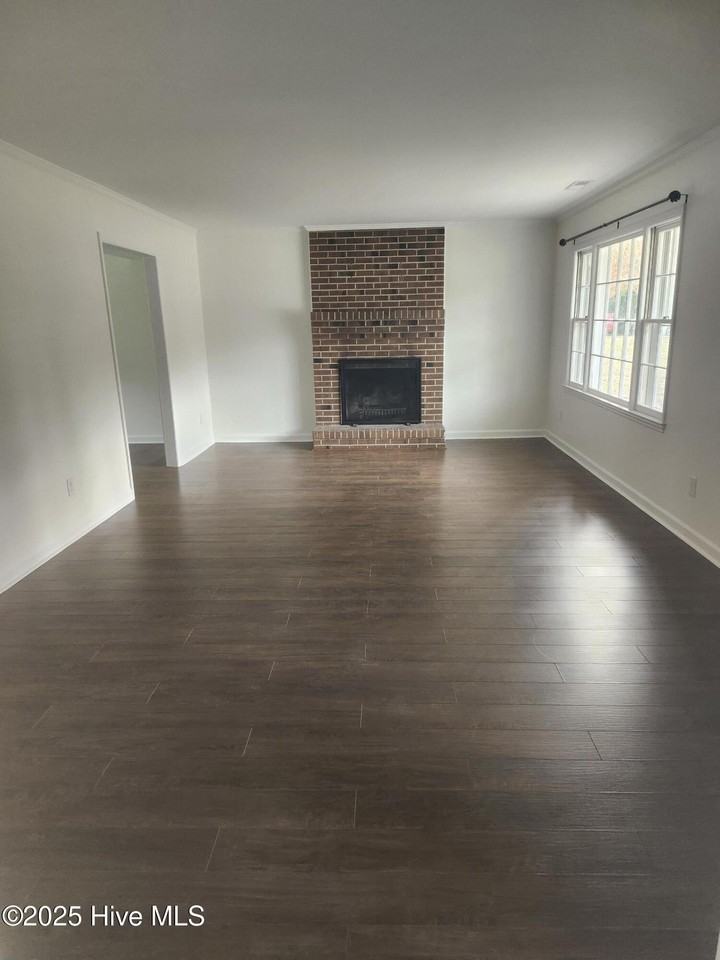 179 Powell Rd - Photo 3 of 13