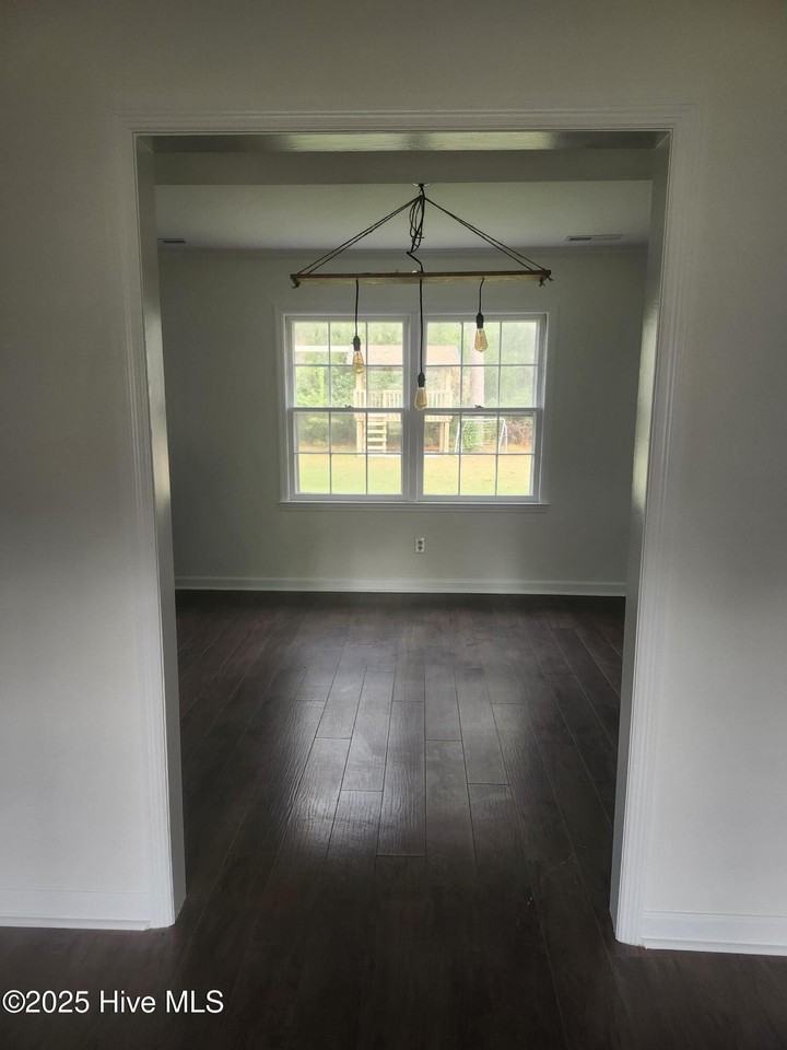 179 Powell Rd - Photo 4 of 13