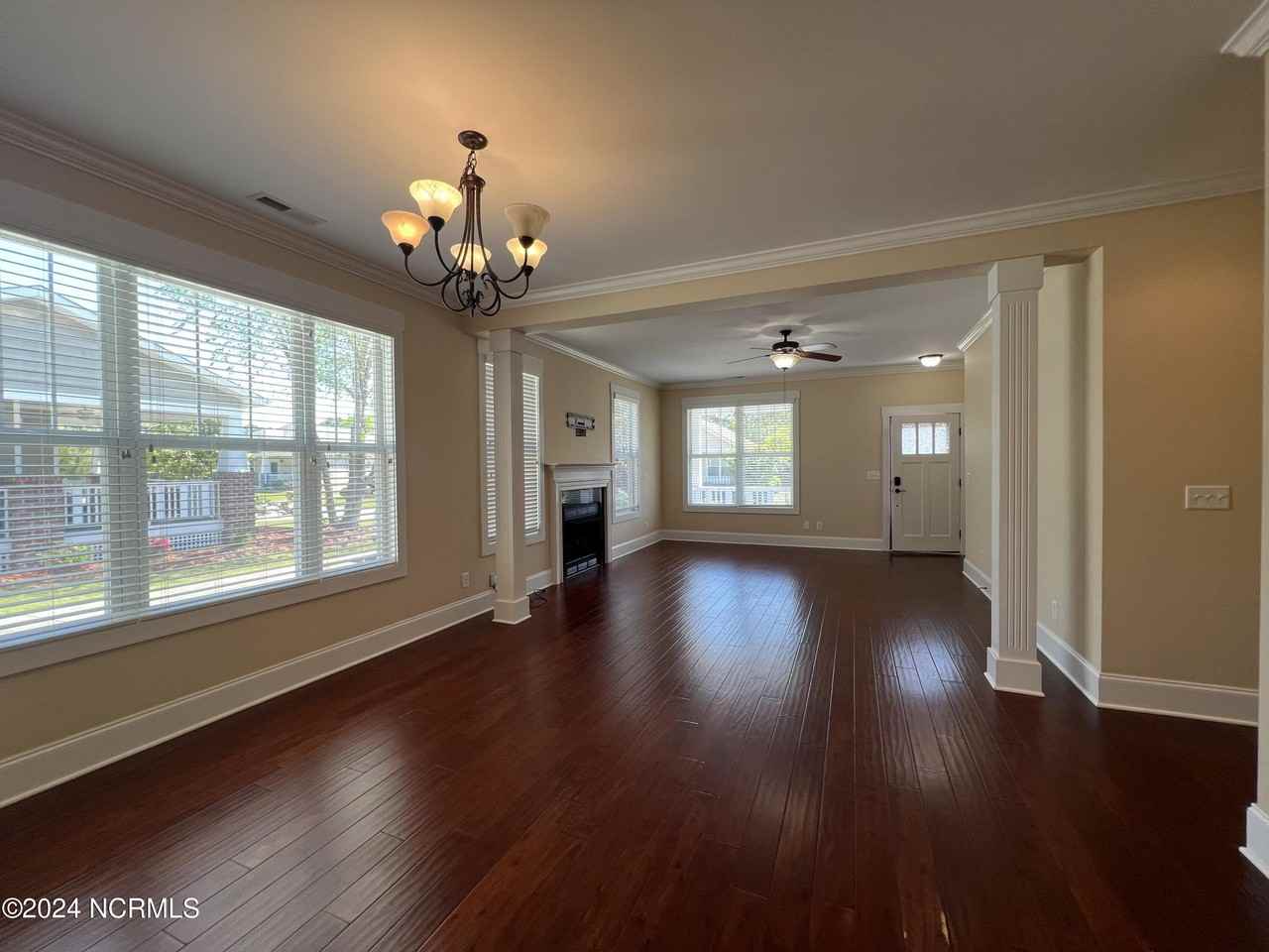 1211 Daisy Court - Photo 4 of 32