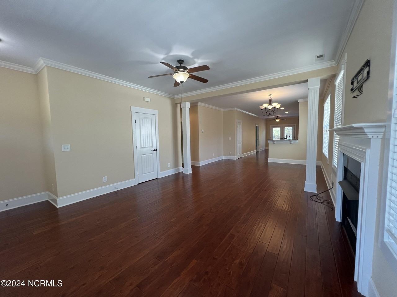 1211 Daisy Court - Photo 5 of 32