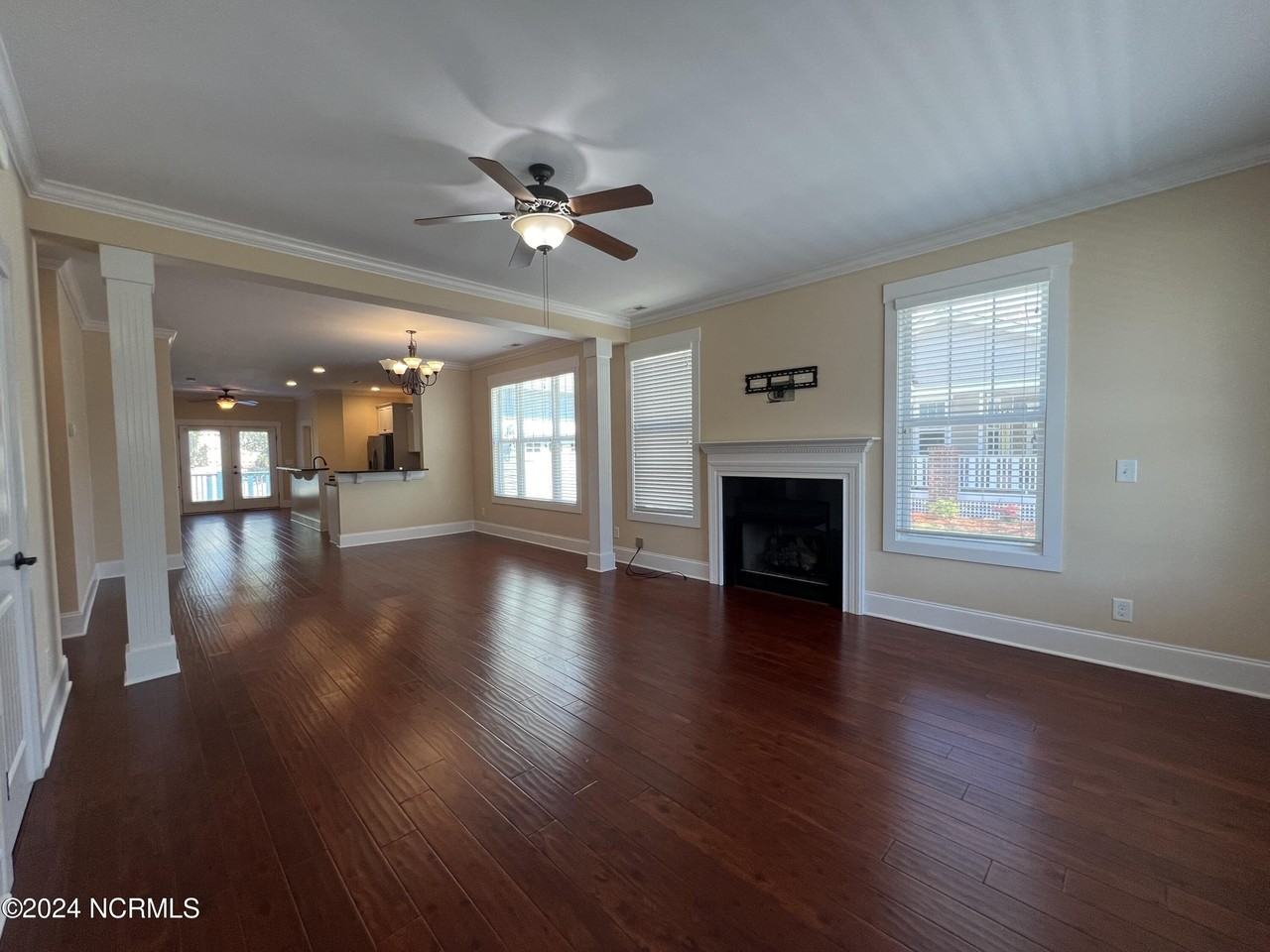 1211 Daisy Court - Photo 6 of 32