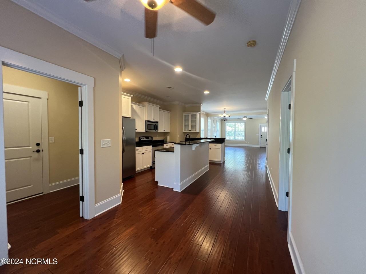 1211 Daisy Court - Photo 7 of 32