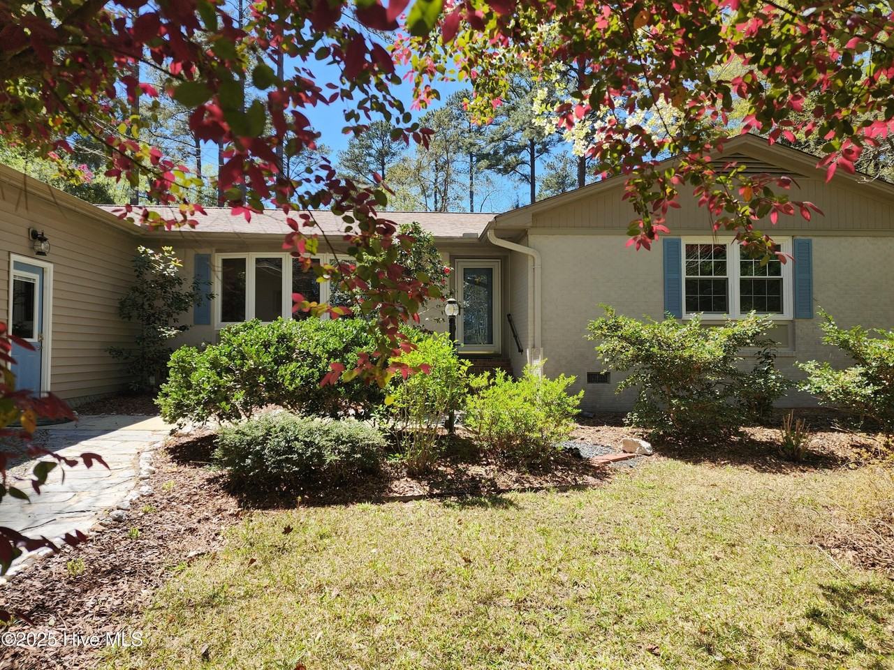 107 S Lakeshore Dr - Photo 2 of 32