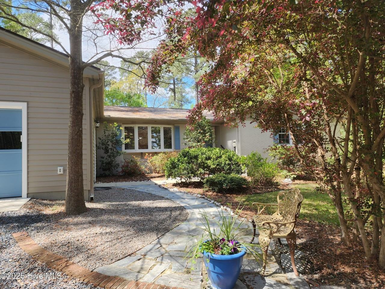 107 S Lakeshore Dr - Photo 3 of 32