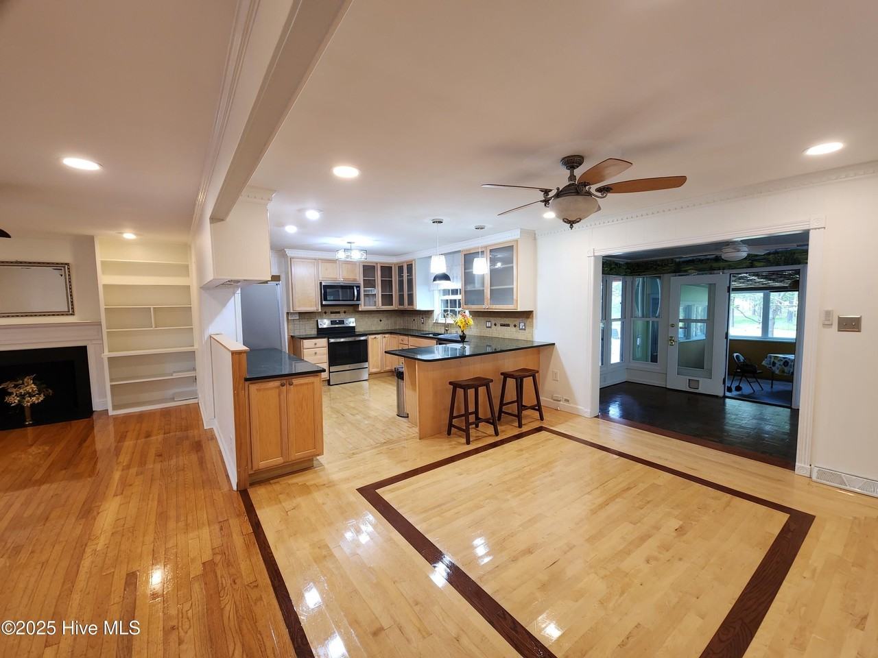 107 S Lakeshore Dr - Photo 6 of 32