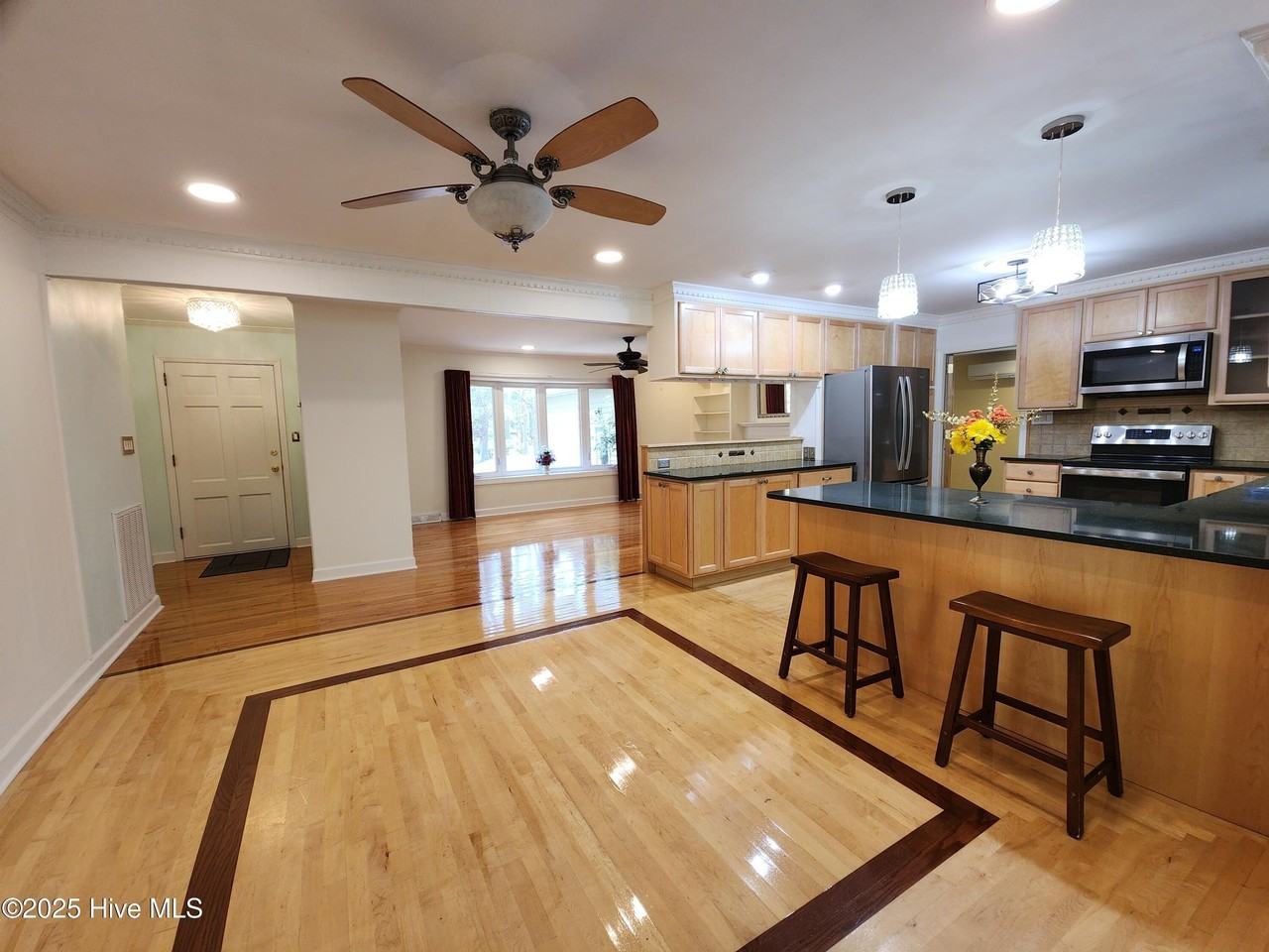 107 S Lakeshore Dr - Photo 7 of 32