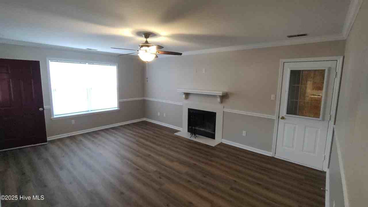 813 S Dogwood Ln - Photo 3 of 20