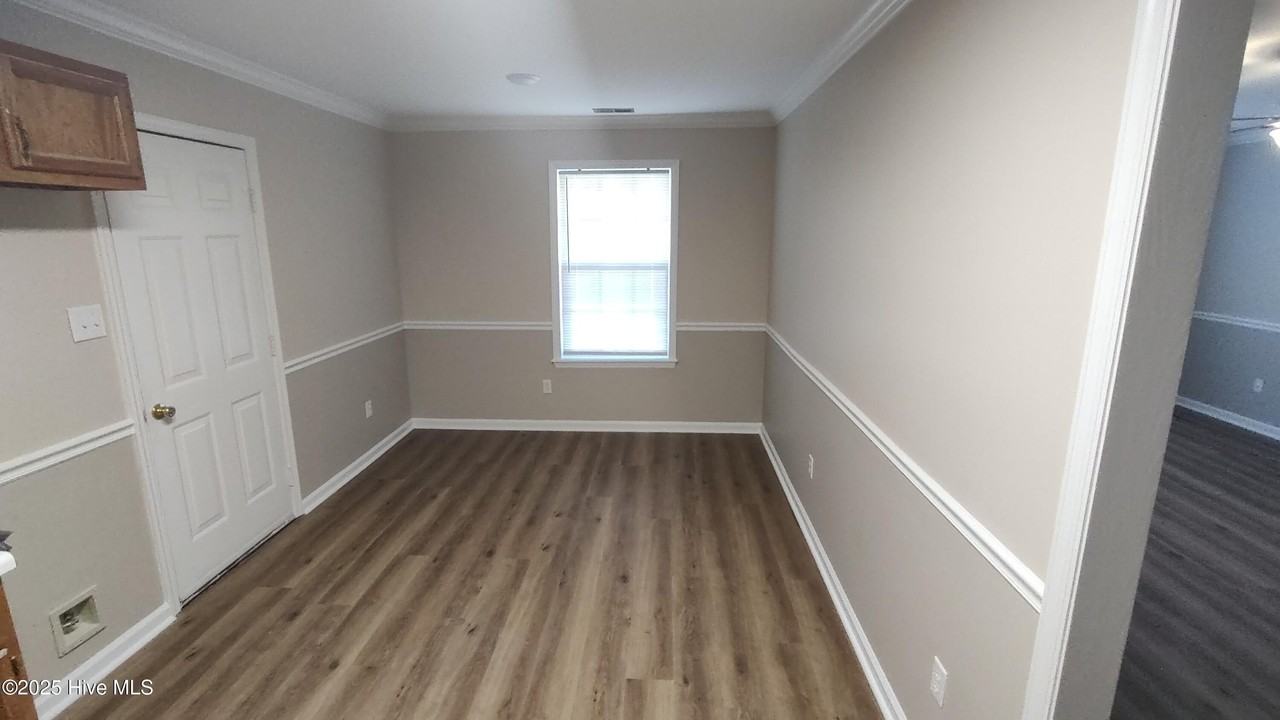 813 S Dogwood Ln - Photo 5 of 20