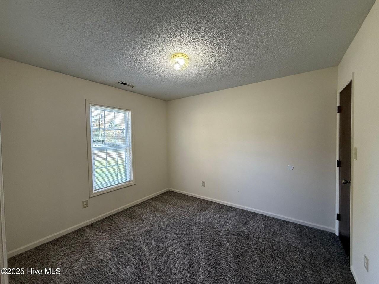 710 Pinewood Dr - Photo 5 of 10