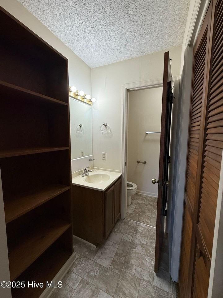 710 Pinewood Dr - Photo 6 of 10