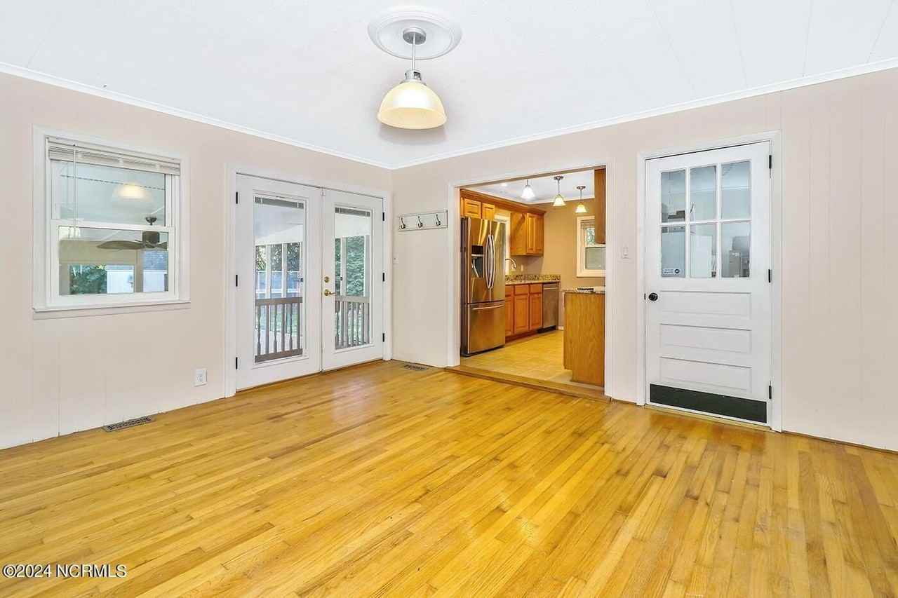 1510 Crescent Dr - Photo 7 of 38