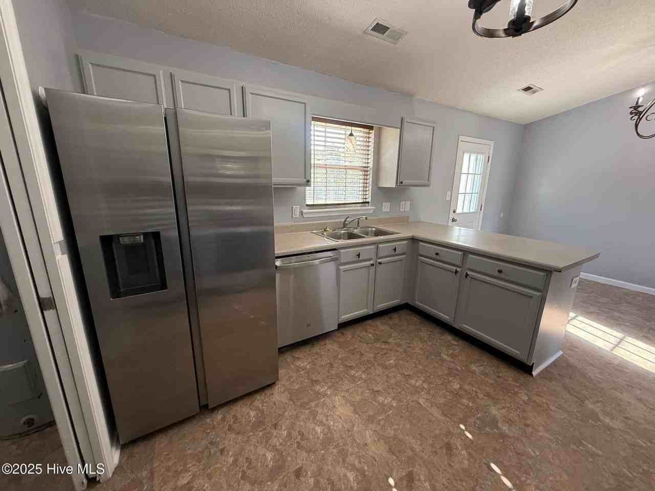 203 Angie Ct - Photo 2 of 14