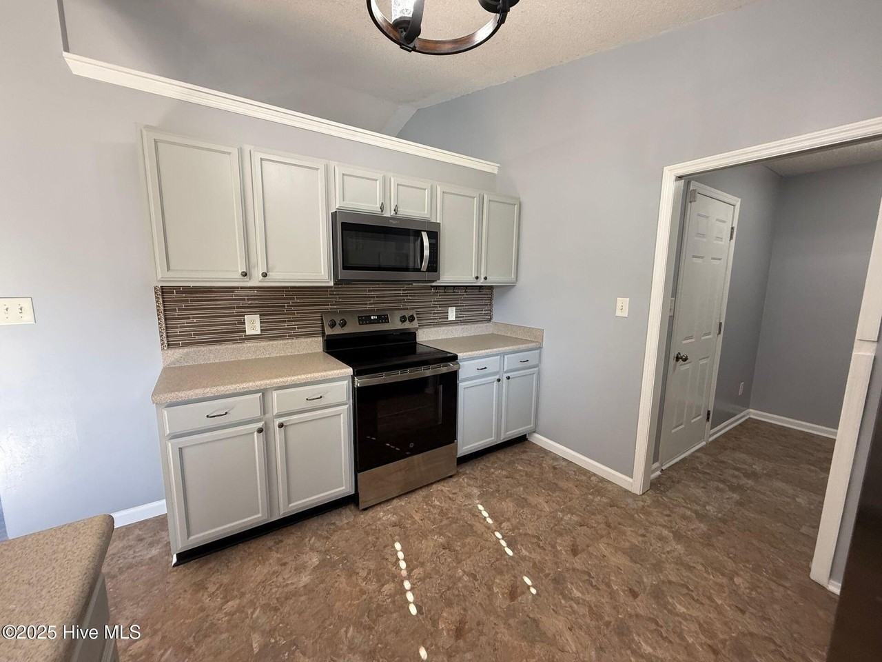 203 Angie Ct - Photo 3 of 14