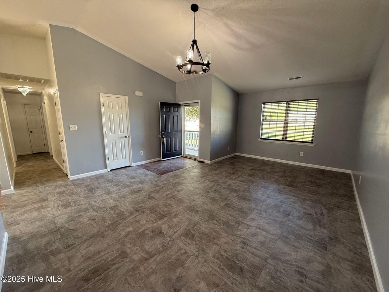 203 Angie Ct - Photo 5 of 14