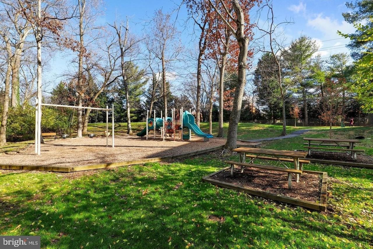 5717 Brewer House Cir - Photo 3 of 5