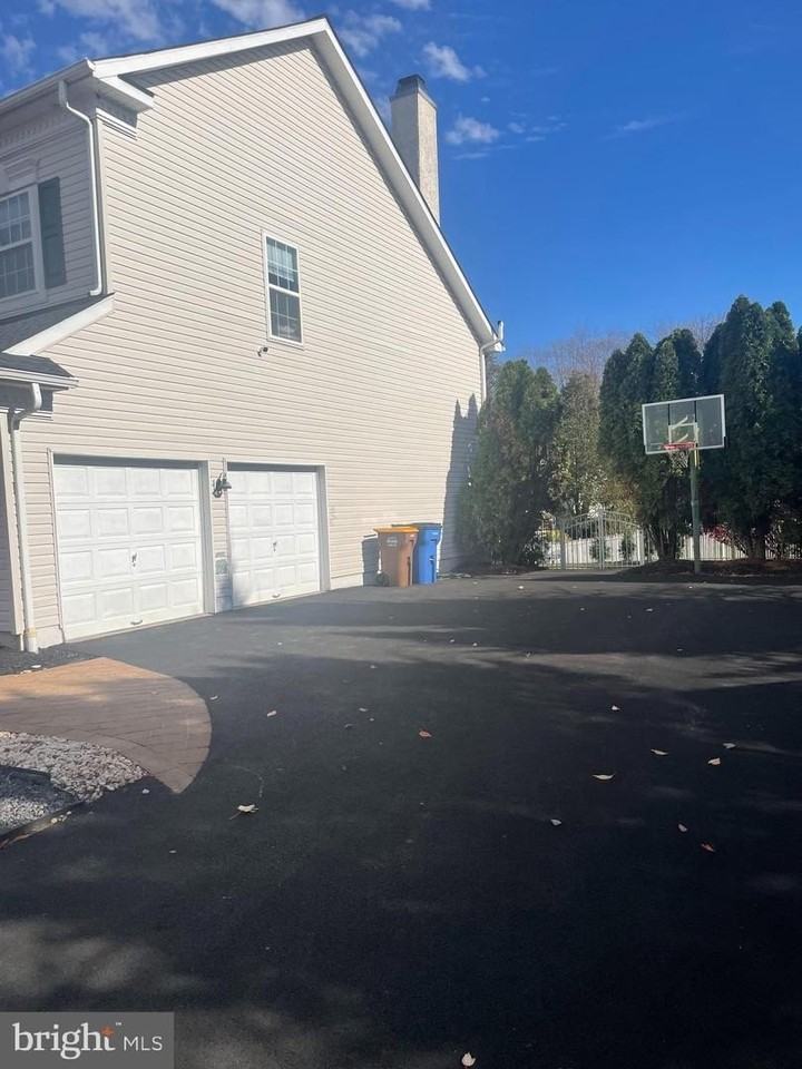 1282 Clearview Dr - Photo 2 of 26