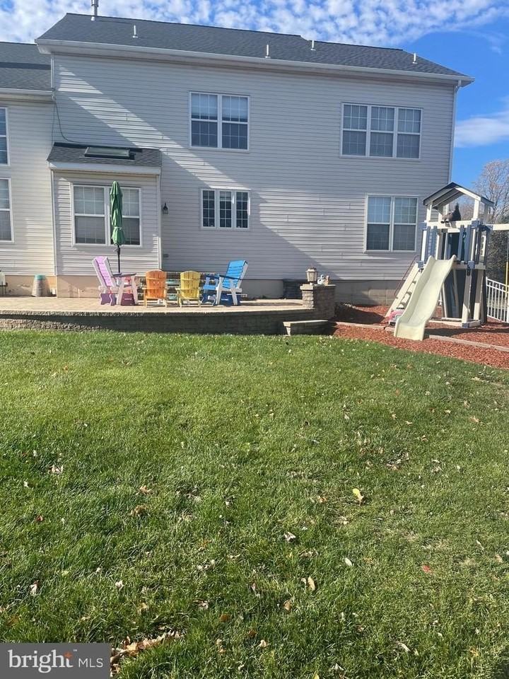 1282 Clearview Dr - Photo 3 of 26