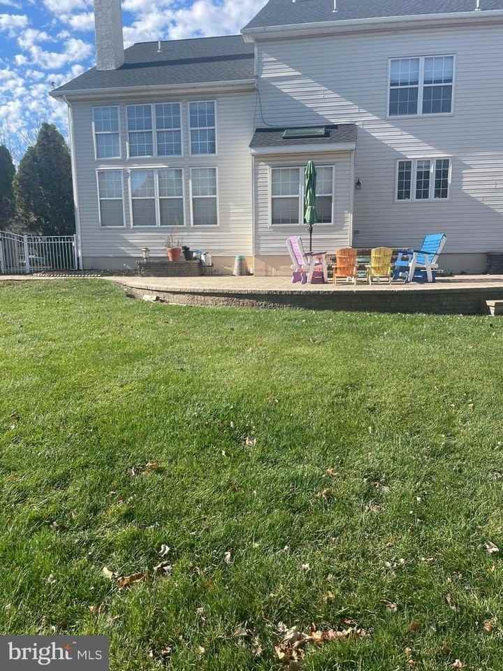 1282 Clearview Dr - Photo 4 of 26