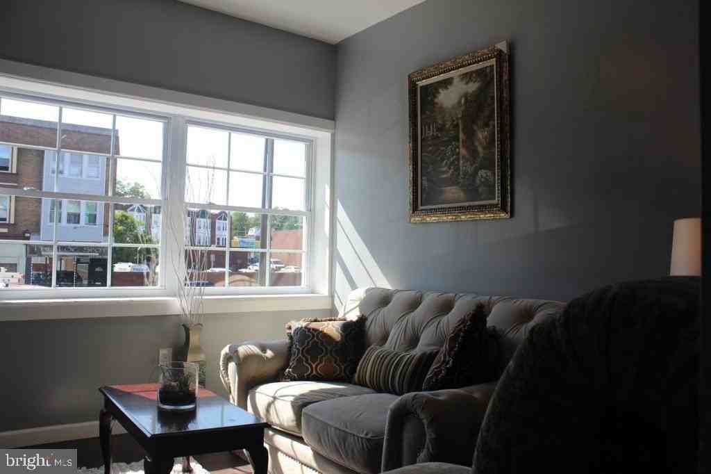 5923 N Broad St - Photo 3 of 25