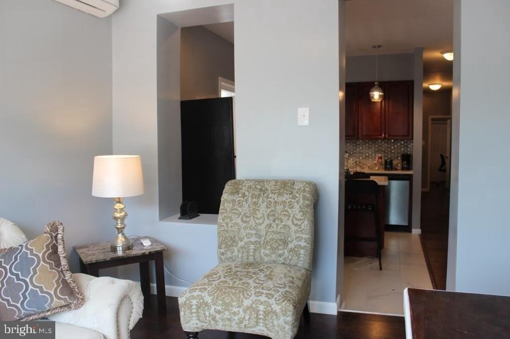 5923 N Broad St - Photo 4 of 25