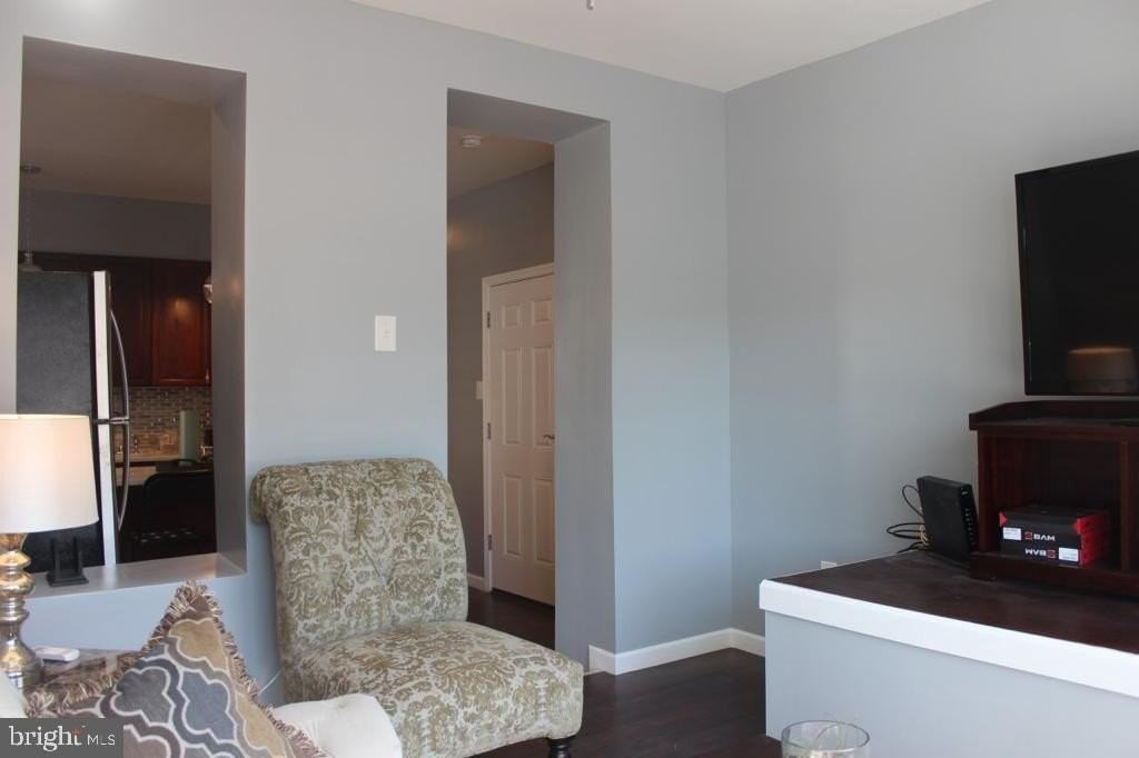 5923 N Broad St - Photo 5 of 25