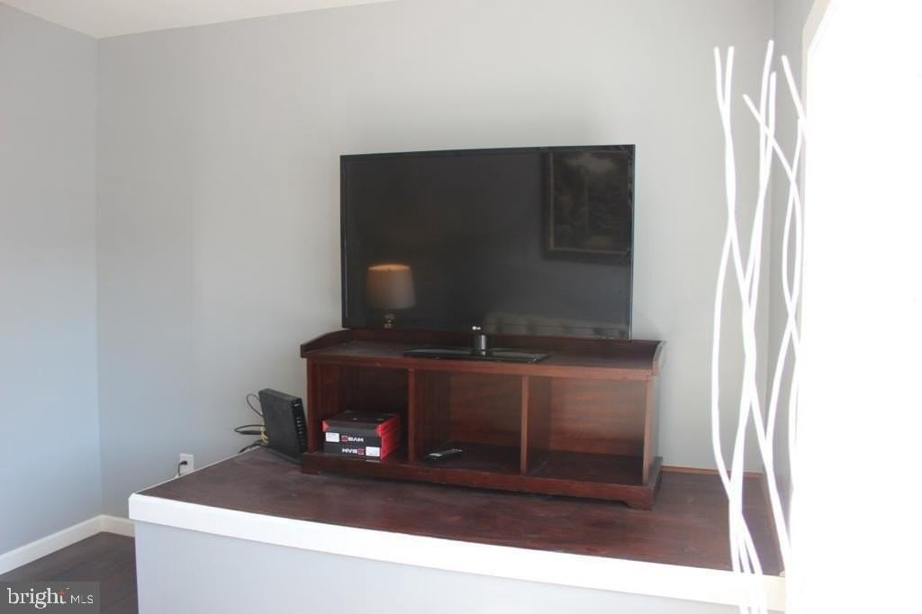 5923 N Broad St - Photo 6 of 25