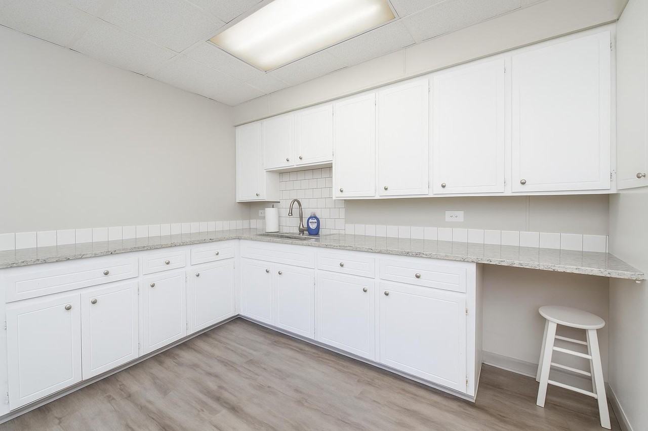 Avenue L - Photo 2 of 8