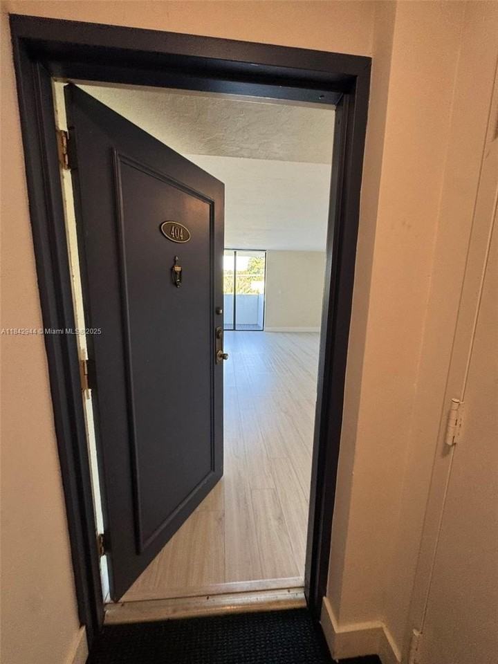 2715 Tigertail Ave #404 - Photo 3 of 22