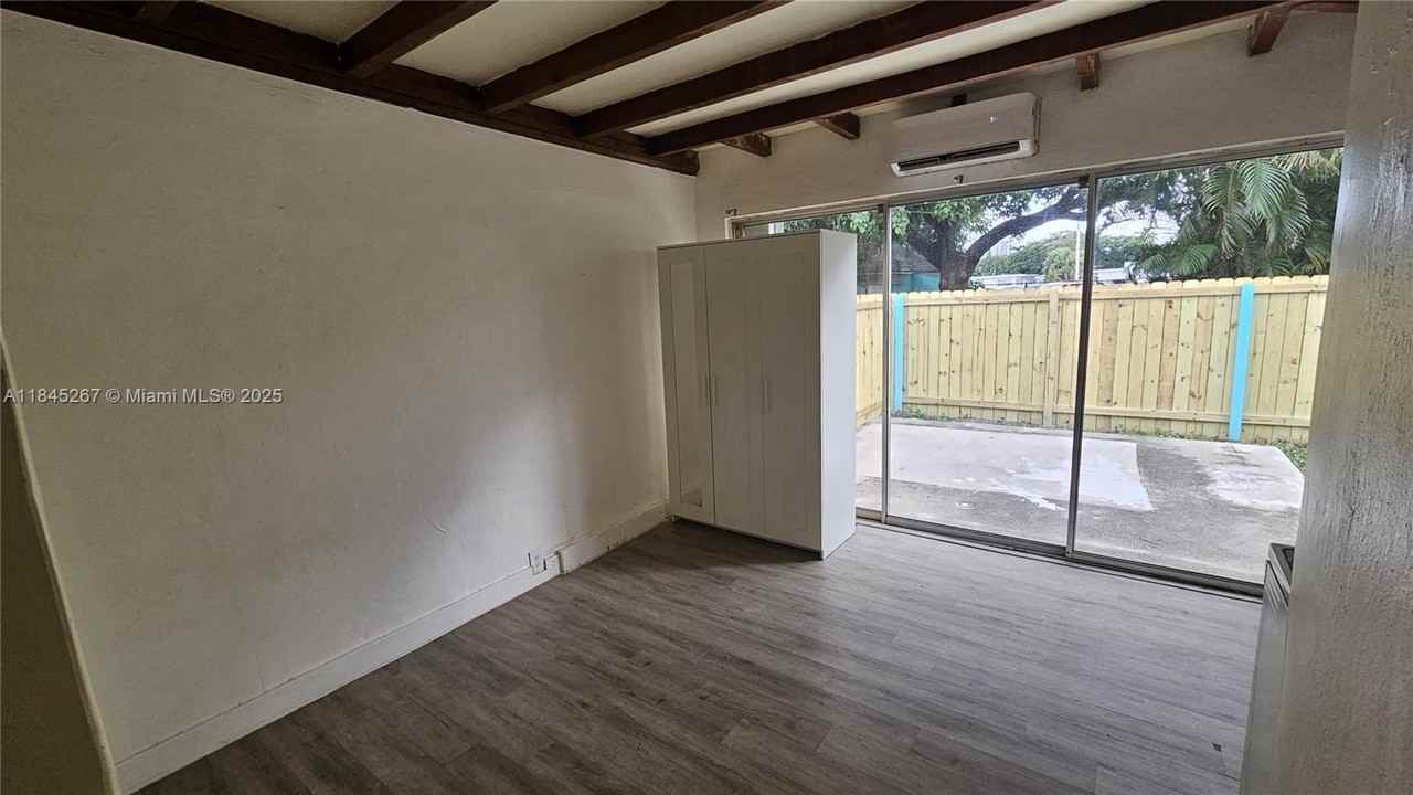 1836 Roosevelt St #2 - Photo 6 of 19