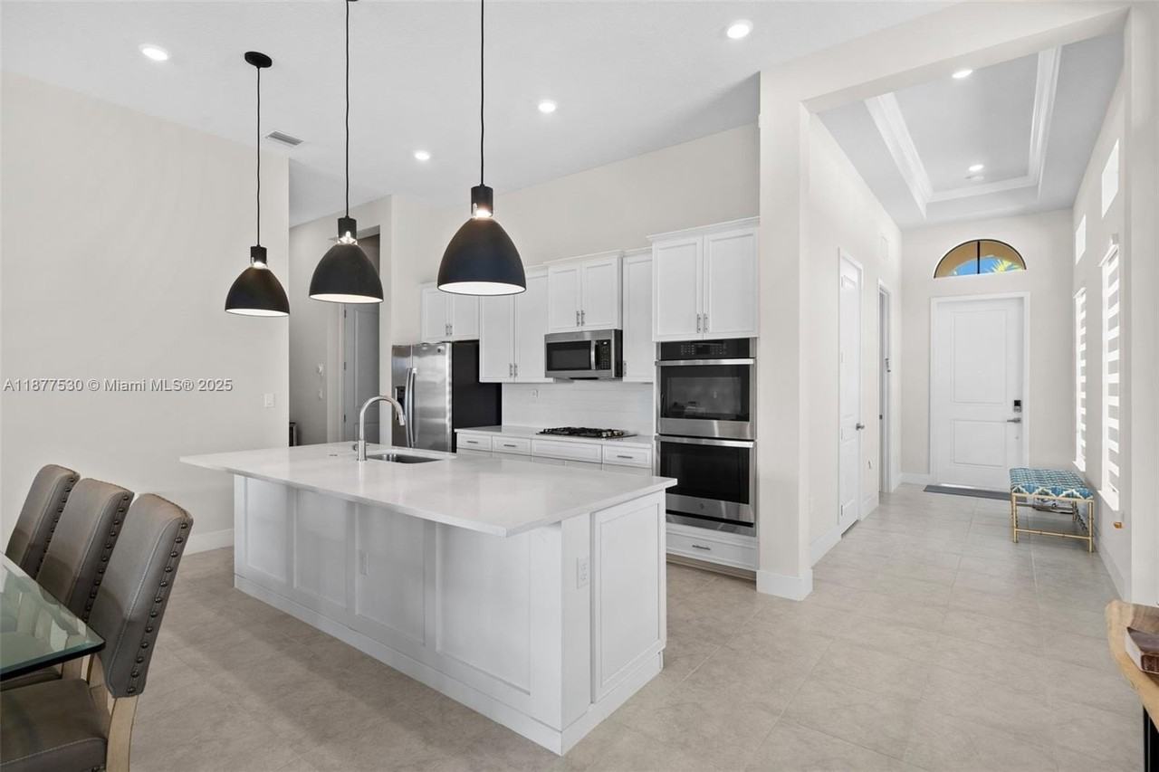 7612 Knight St #7612 - Photo 3 of 38