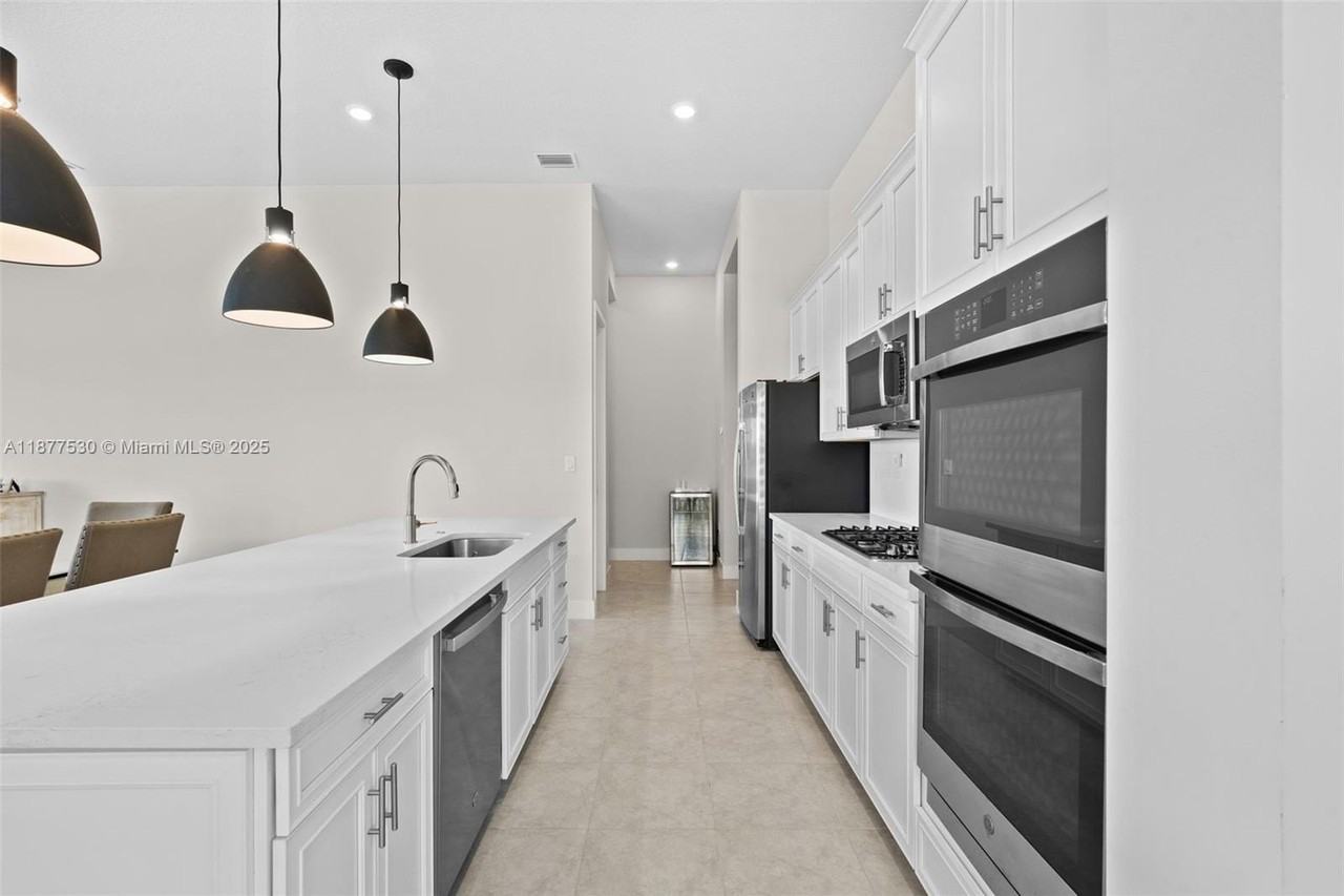 7612 Knight St #7612 - Photo 5 of 38