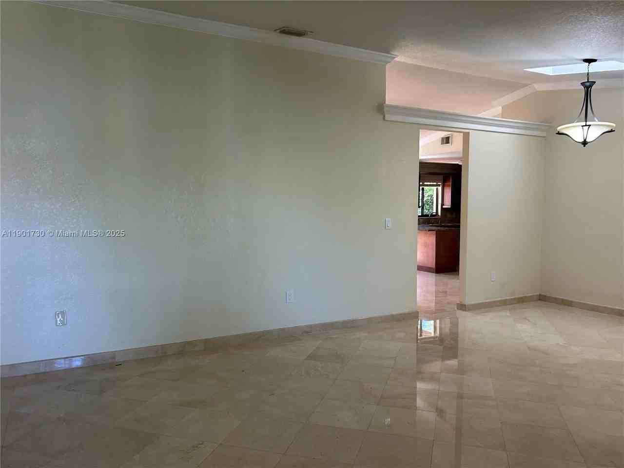 14670 Sw 49th St - Photo 3 of 37