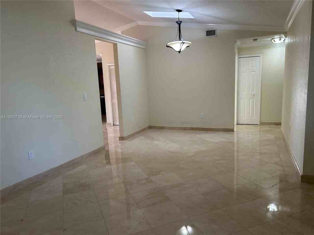 14670 Sw 49th St - Photo 4 of 37