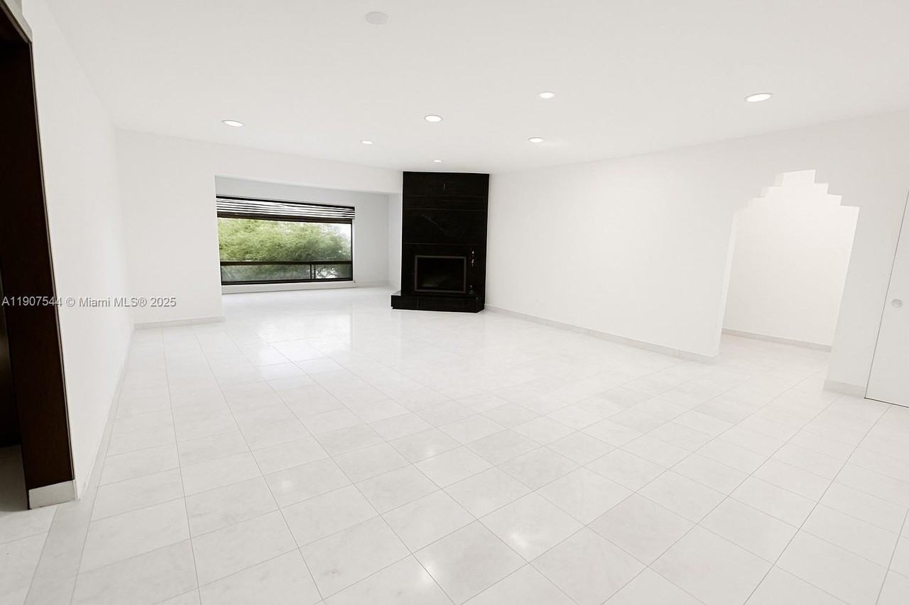 1915 Country Club Prado - Photo 4 of 20